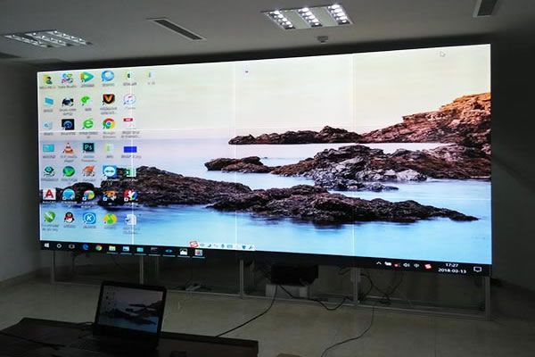 現(xiàn)代會議室使用0.88mm拼接屏好還是LED顯示屏好？