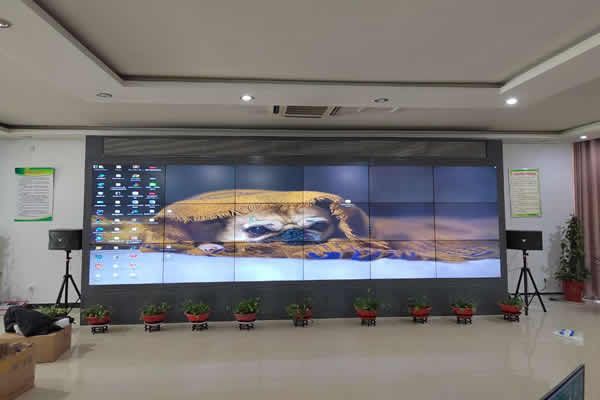 一塊55寸液晶拼接屏大概多錢(qián)，由哪些因素決定？