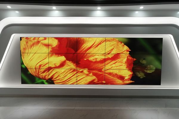 網(wǎng)絡(luò)直播間背景墻用液晶拼接屏好，還是LED顯示屏好？