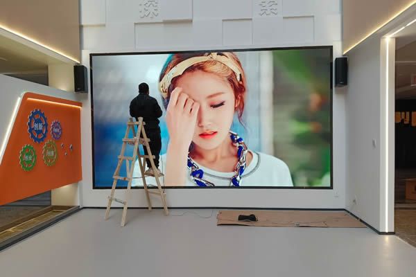 全彩室內(nèi)LED顯示屏價(jià)格多少錢(qián)一平方？
